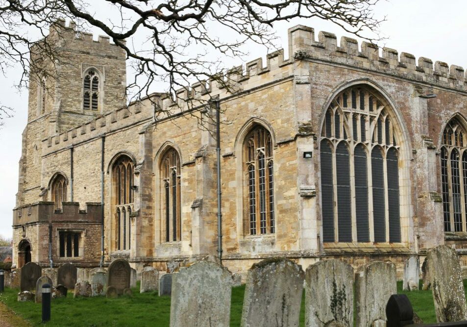 St Lawrence Willington ChurchImages-Beds-Willington-StLawrence-outside stone church exterior with large windows